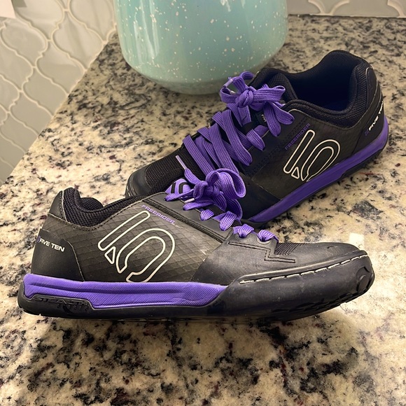 Five Ten Freerider Stealth Women’s 8.5 - Picture 1 of 7